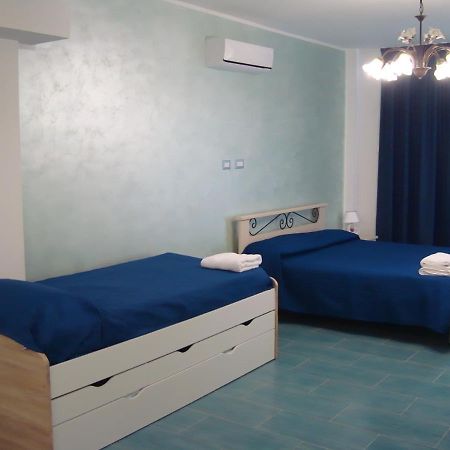 Guest House Mare E Luna Fiumefreddo Bruzio Bagian luar foto