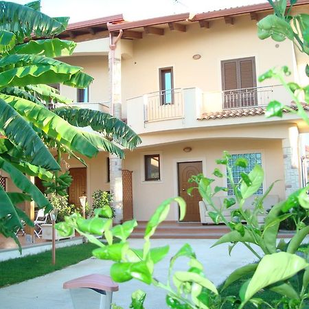 Guest House Mare E Luna Fiumefreddo Bruzio Bagian luar foto