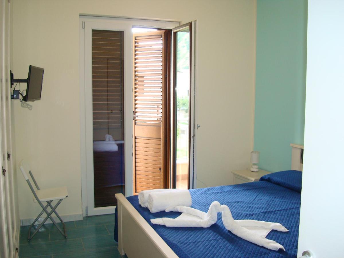 Guest House Mare E Luna Fiumefreddo Bruzio Bagian luar foto