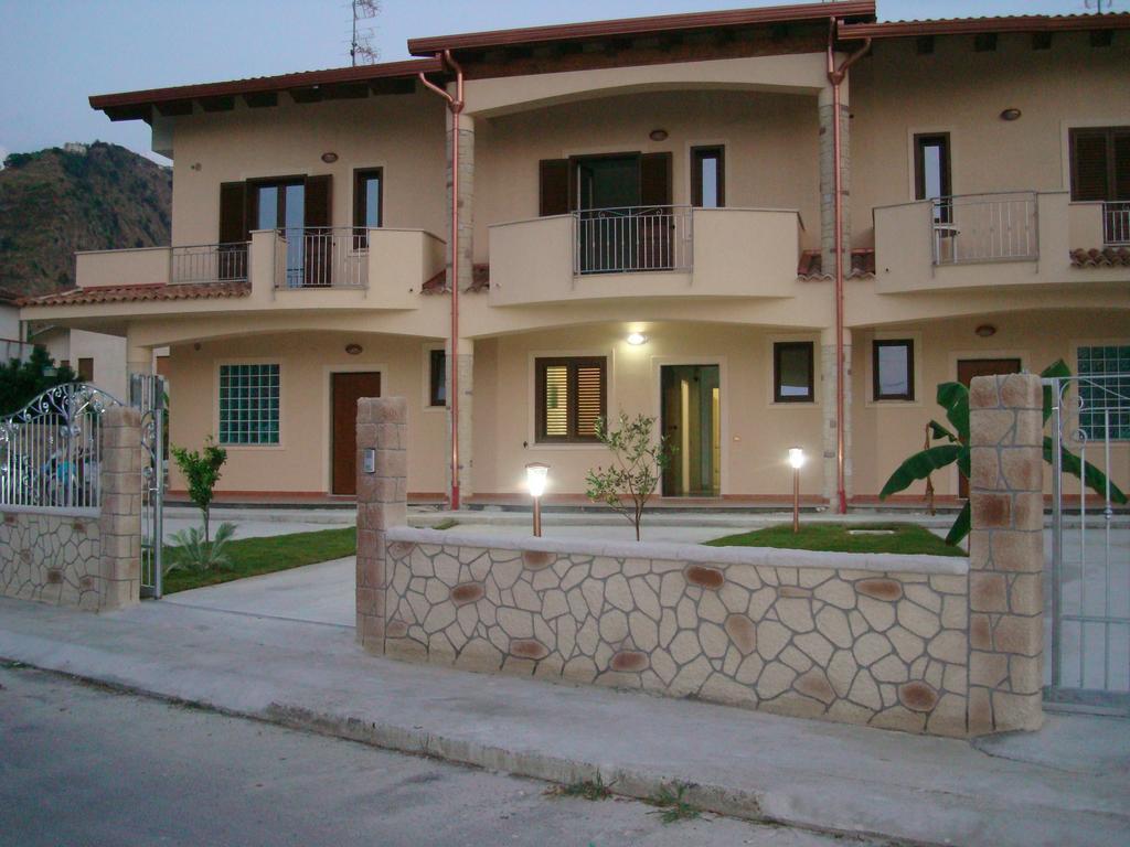 Guest House Mare E Luna Fiumefreddo Bruzio Bagian luar foto