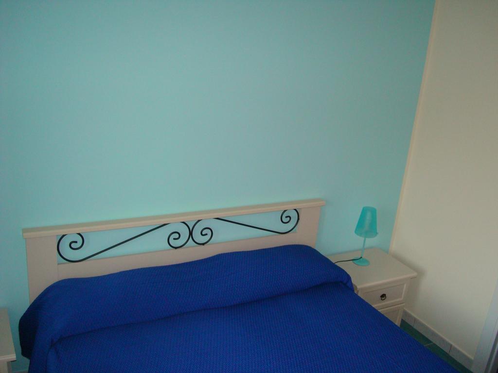 Guest House Mare E Luna Fiumefreddo Bruzio Ruang foto