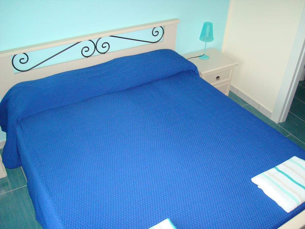 Guest House Mare E Luna Fiumefreddo Bruzio Ruang foto