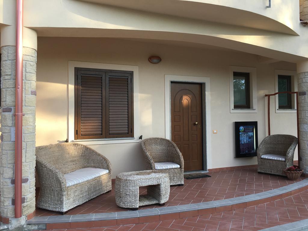 Guest House Mare E Luna Fiumefreddo Bruzio Bagian luar foto