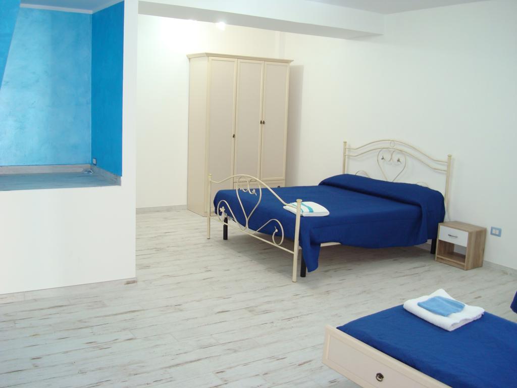 Guest House Mare E Luna Fiumefreddo Bruzio Bagian luar foto