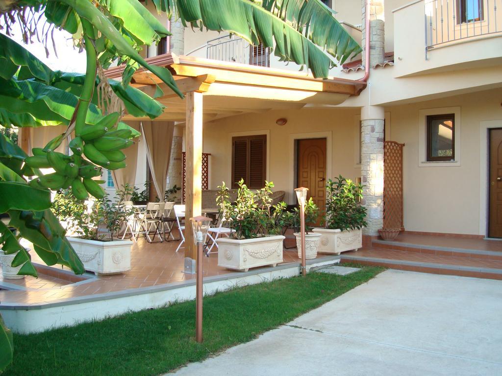 Guest House Mare E Luna Fiumefreddo Bruzio Bagian luar foto