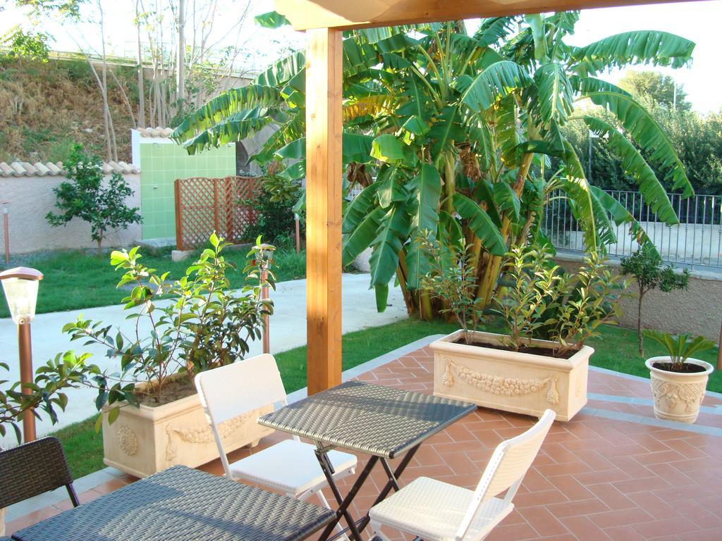 Guest House Mare E Luna Fiumefreddo Bruzio Bagian luar foto