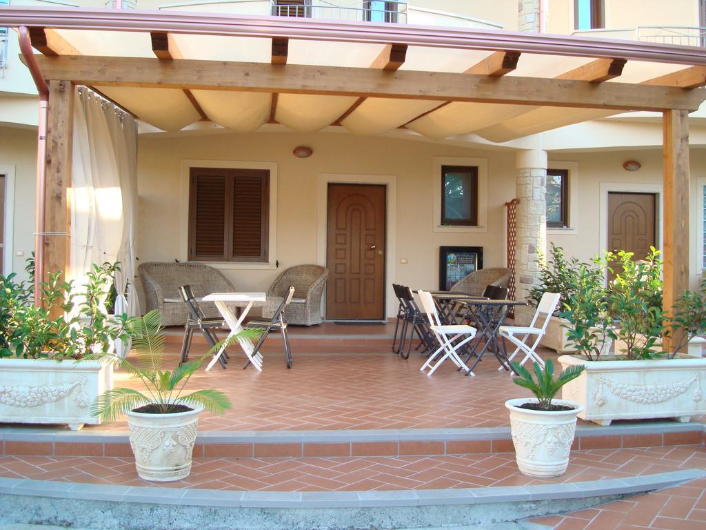 Guest House Mare E Luna Fiumefreddo Bruzio Bagian luar foto