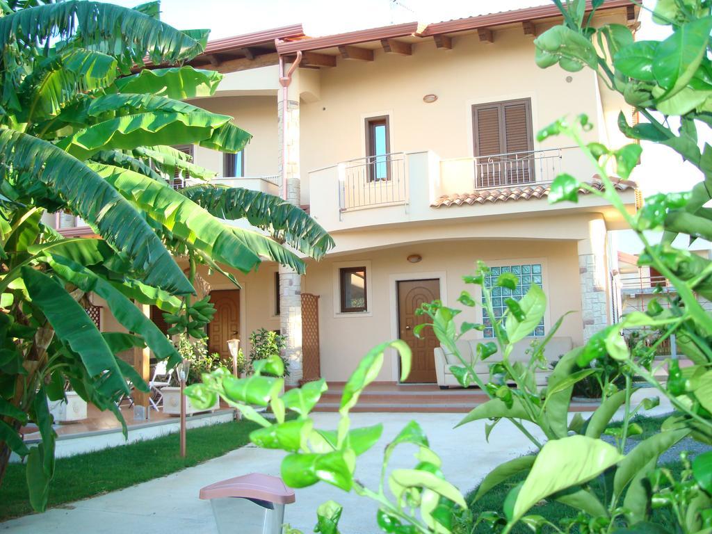 Guest House Mare E Luna Fiumefreddo Bruzio Bagian luar foto