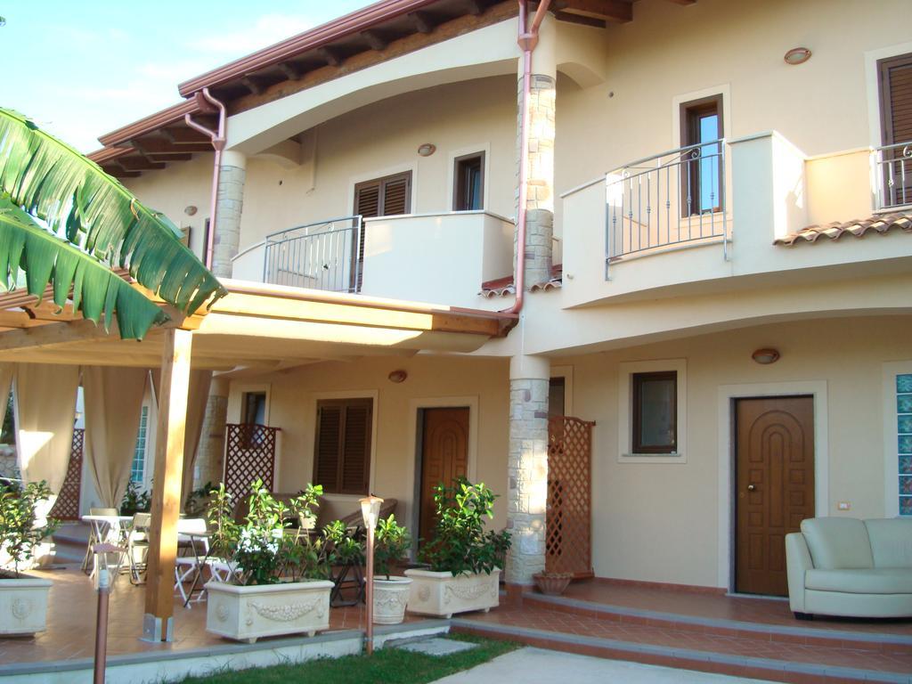 Guest House Mare E Luna Fiumefreddo Bruzio Bagian luar foto
