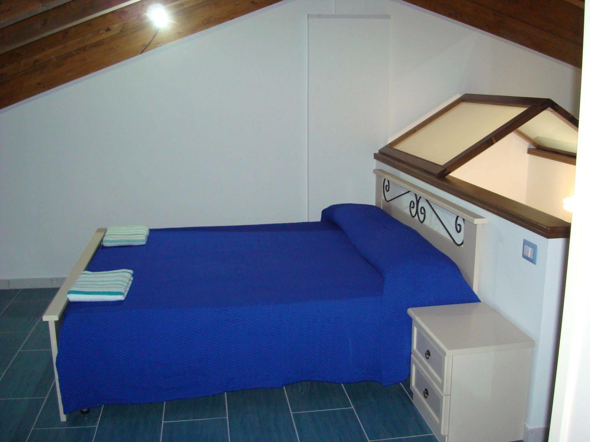 Guest House Mare E Luna Fiumefreddo Bruzio Bagian luar foto