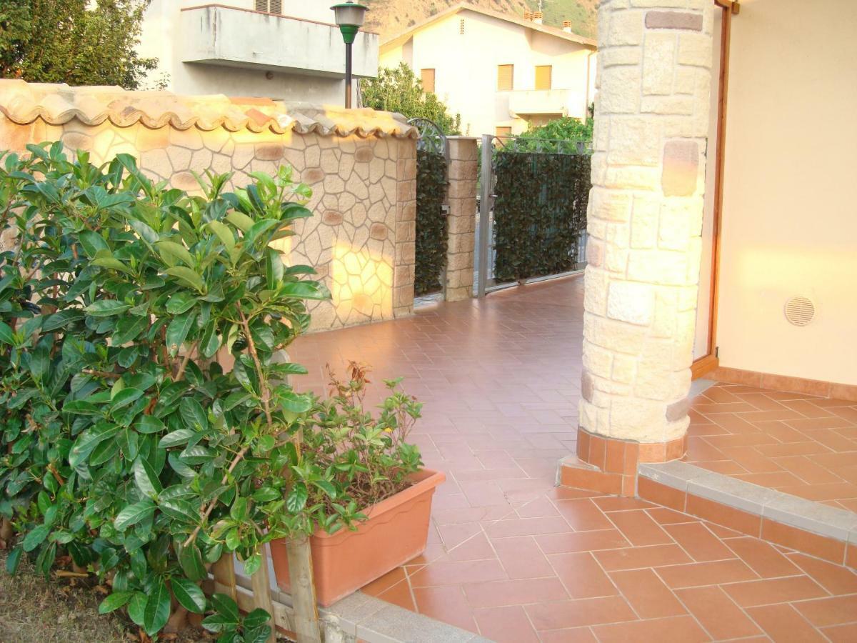 Guest House Mare E Luna Fiumefreddo Bruzio Bagian luar foto